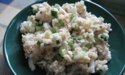 Рыбный салат из консервов с рисом рецепт