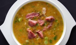 Наваристый и ароматный гороховый суп с копченостями