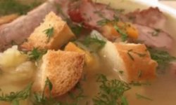 Вкусный гороховый суп с ребрышками копчеными ребрышками
