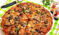 Пицца рецепт с колбасой и сыром и грибами