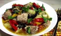 Рецепт ароматного тушеного мяса с овощами