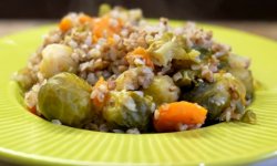 Аппетитное рагу с гречкой и овощами