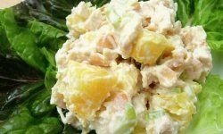 Рецепт салата с ананасом и курицей и сыром